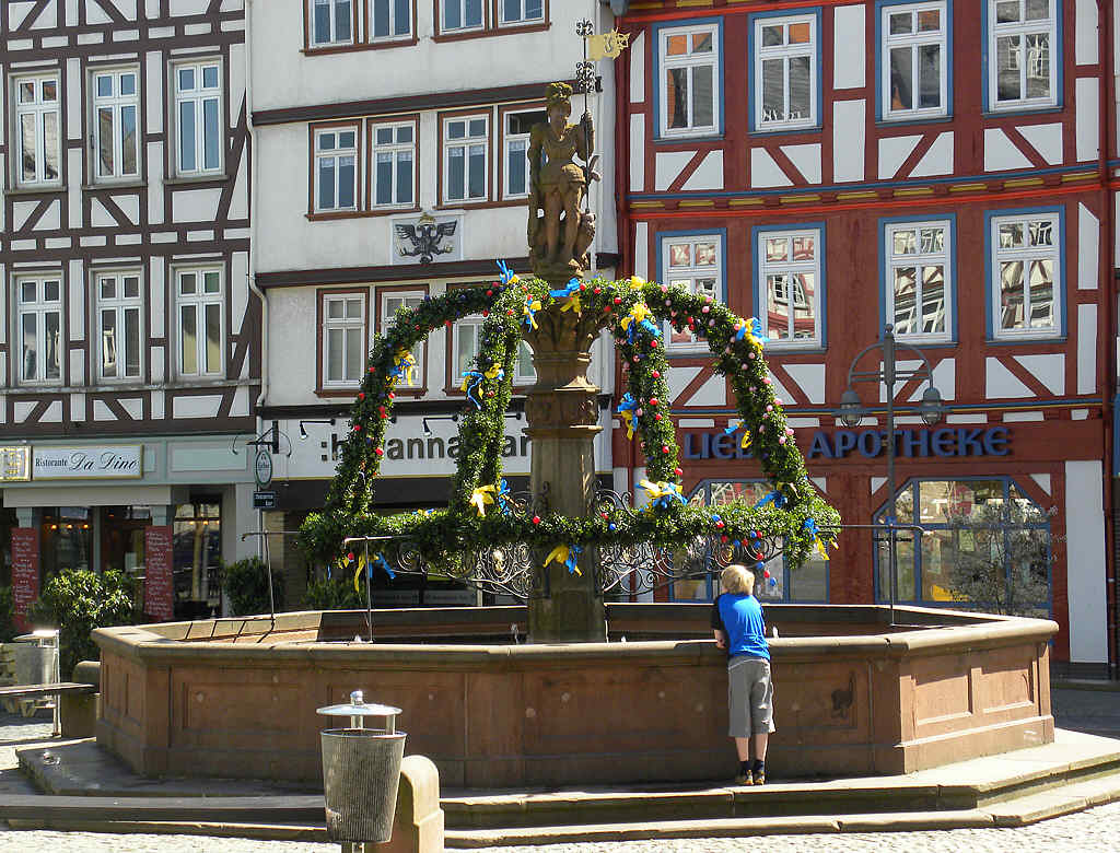 Osterbrunnen in Butzbach in der Wetterau