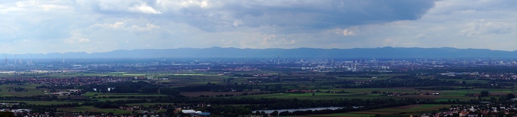 Panoramablick von der Wachenburg ins Rhein Neckar Dreieck