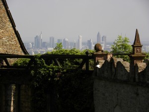 Kronberg im Taunus, Panoramablick in Richtung Skyline Frankfurt