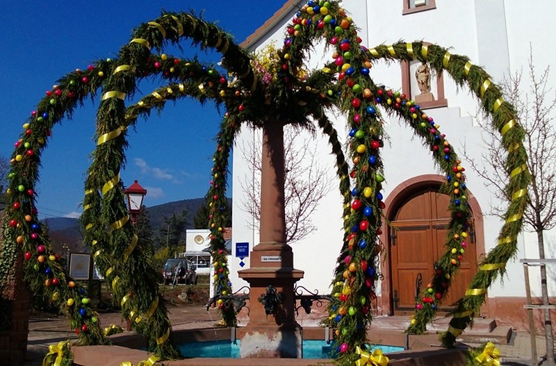 Ein Osterbrunnen in der Pfalz